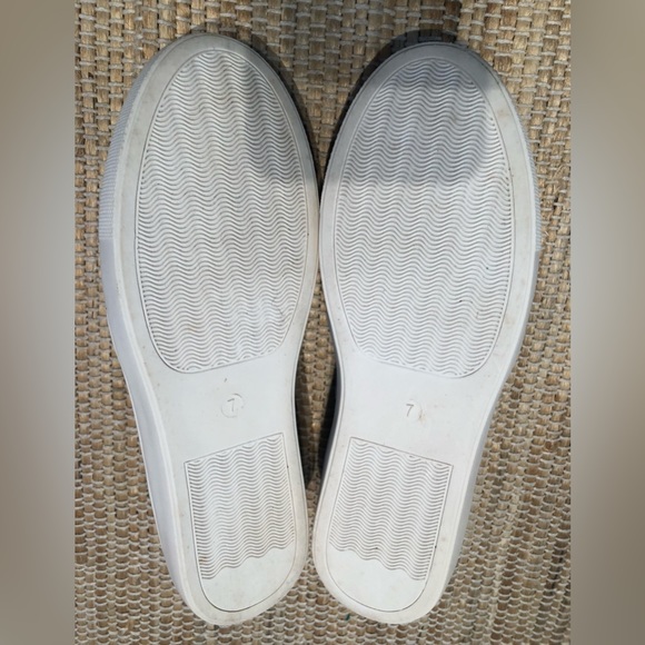 FERGALISCIOS by Fergie navy tie dye slip ons sz 7. Look brand new - Picture 5 of 6